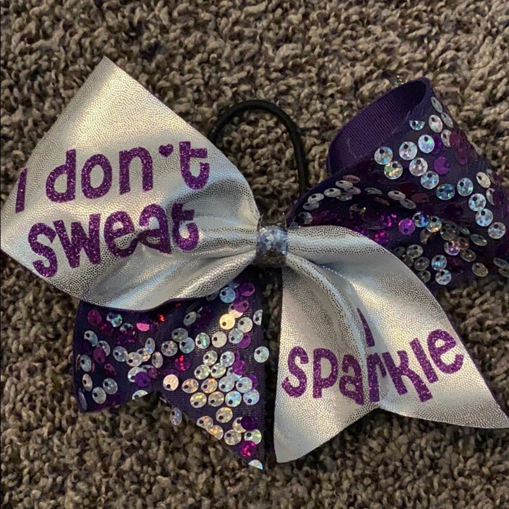 Cheer bow